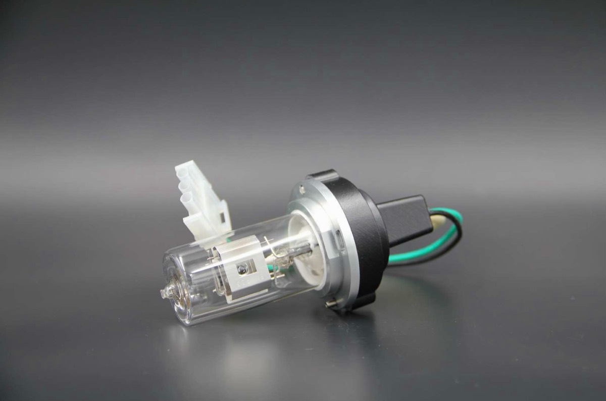 Deuterium lamp with a 3-pin connector for Agilent LC detectors and 8453 spectrophotometers.